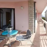 Cetina Apartment *